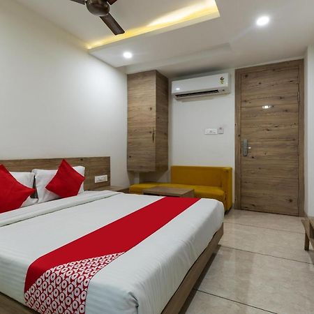 בהופאל Capital O 47403 Hotel Manjeet מראה חיצוני תמונה