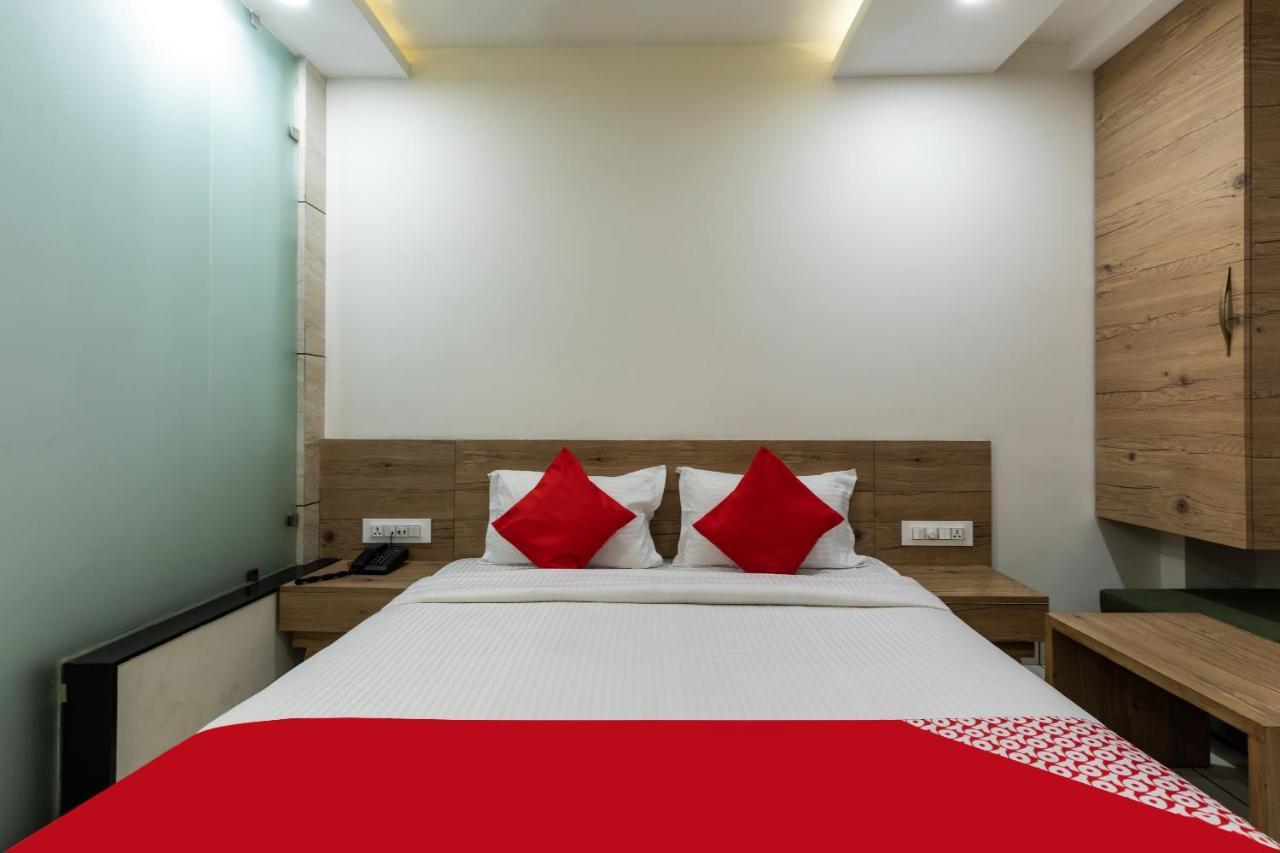 בהופאל Capital O 47403 Hotel Manjeet מראה חיצוני תמונה