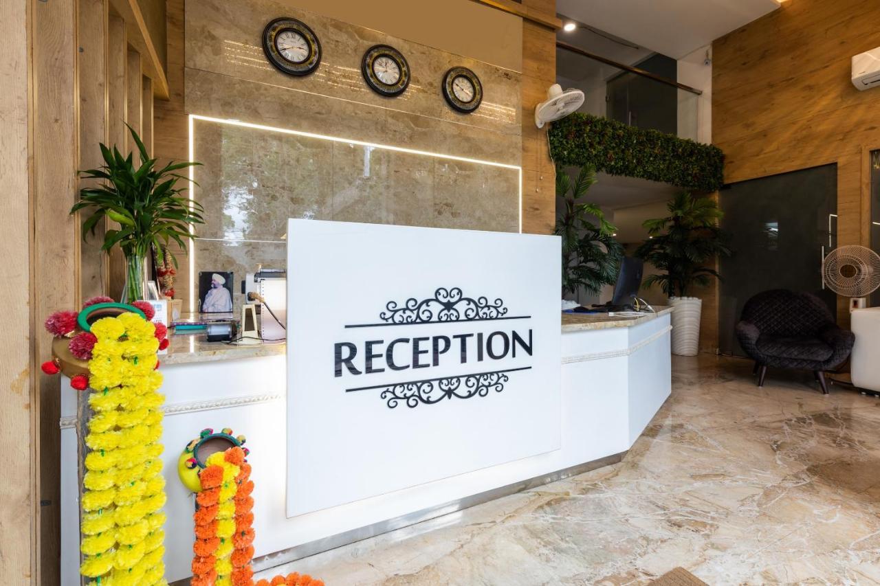 בהופאל Capital O 47403 Hotel Manjeet מראה חיצוני תמונה