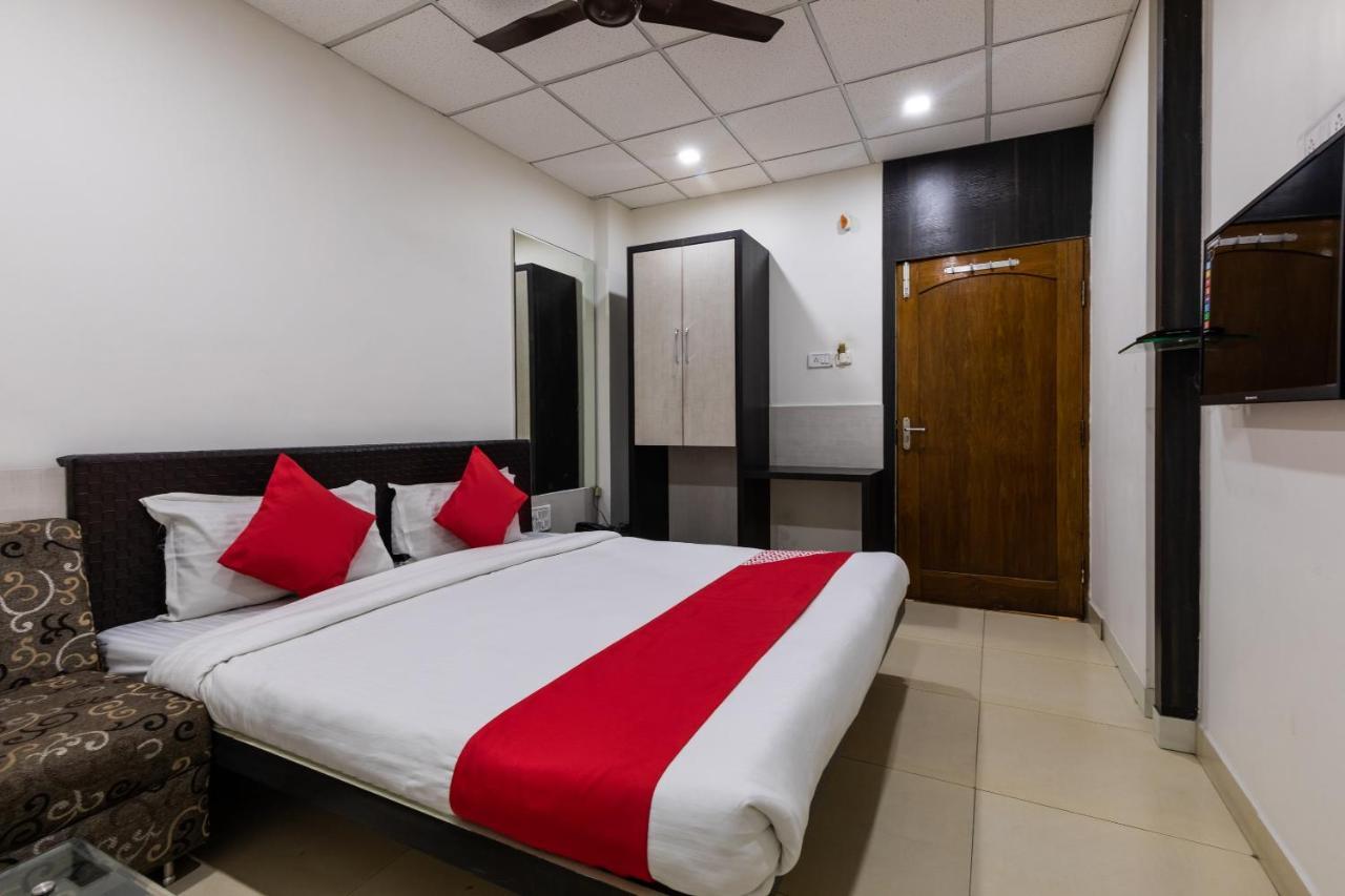 בהופאל Capital O 47403 Hotel Manjeet מראה חיצוני תמונה