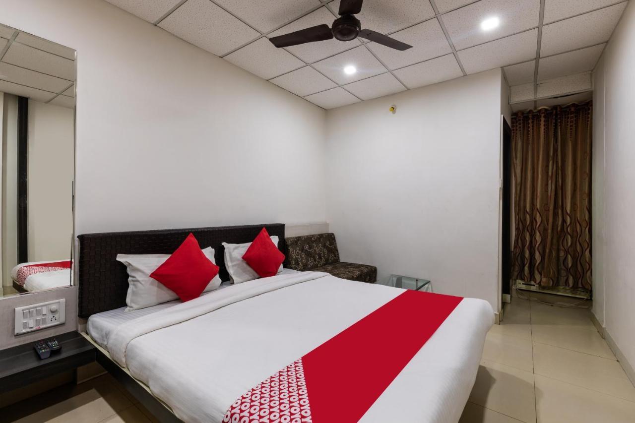 בהופאל Capital O 47403 Hotel Manjeet מראה חיצוני תמונה