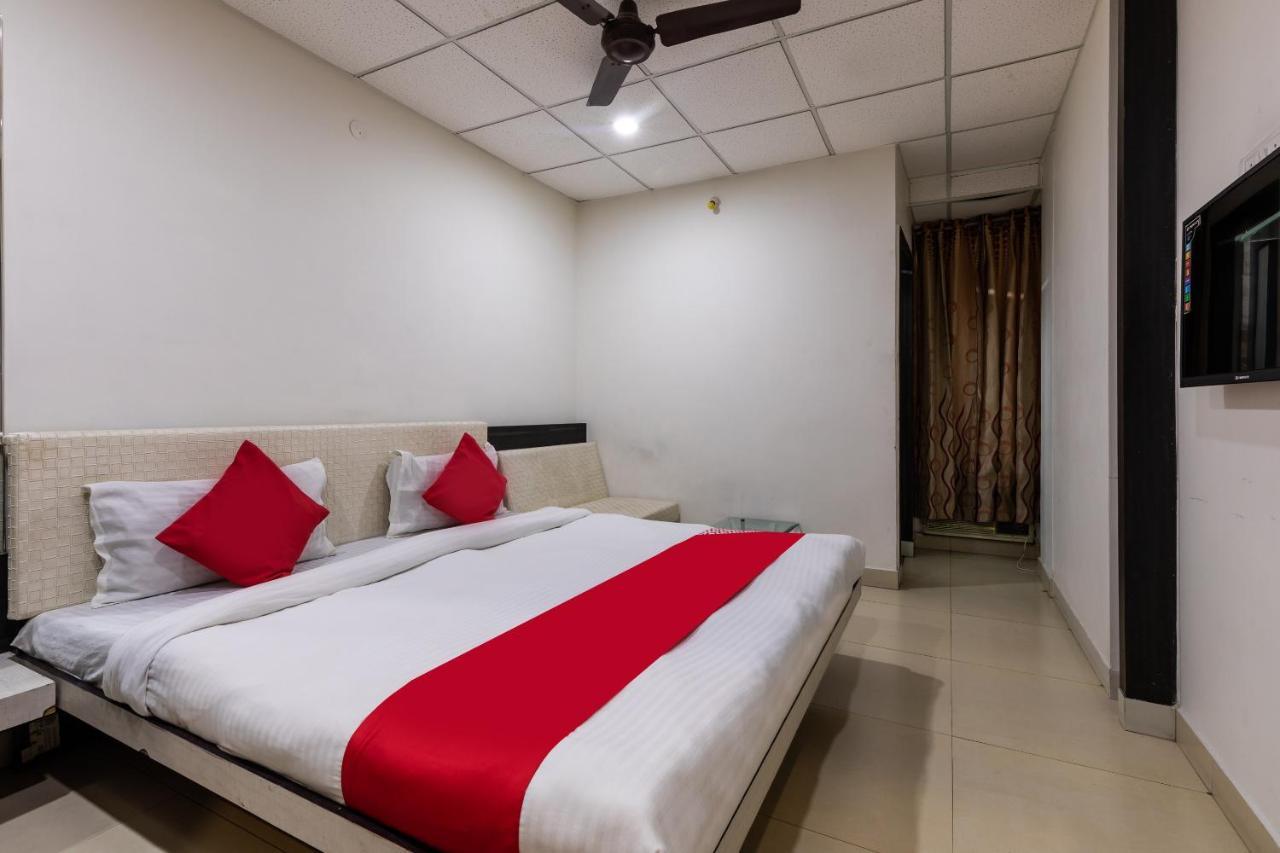 בהופאל Capital O 47403 Hotel Manjeet מראה חיצוני תמונה