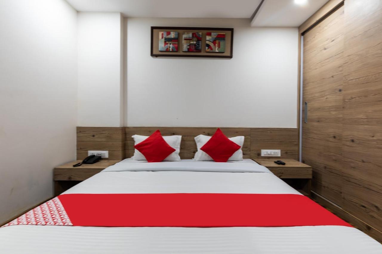 בהופאל Capital O 47403 Hotel Manjeet מראה חיצוני תמונה
