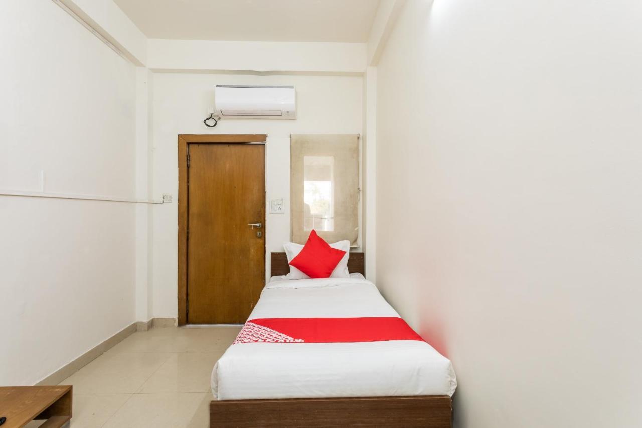 בהופאל Capital O 47403 Hotel Manjeet מראה חיצוני תמונה